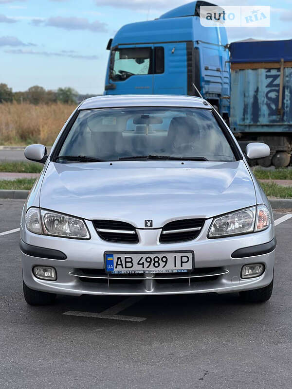 Nissan Almera (2001)
