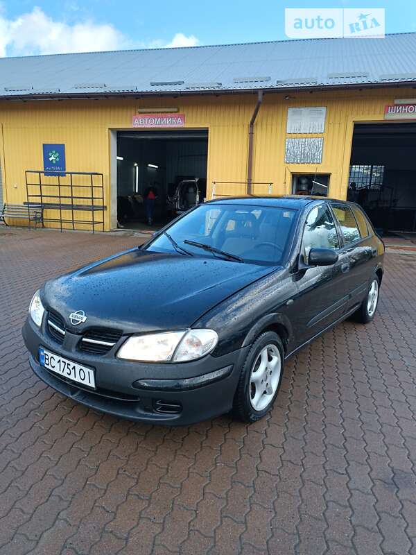 Nissan Almera (2001)