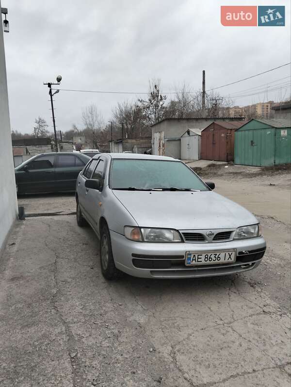 Nissan Almera (1995)