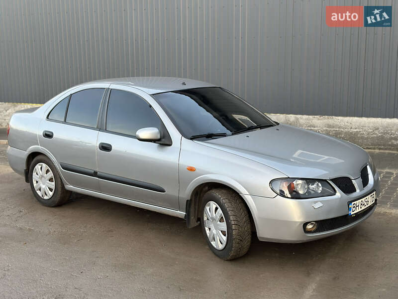 Nissan Almera (2004)