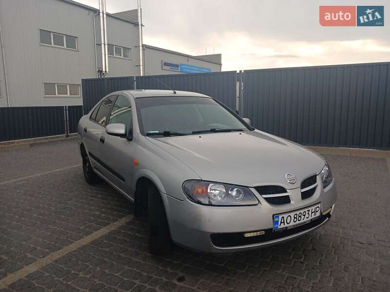 Nissan Almera (2005)