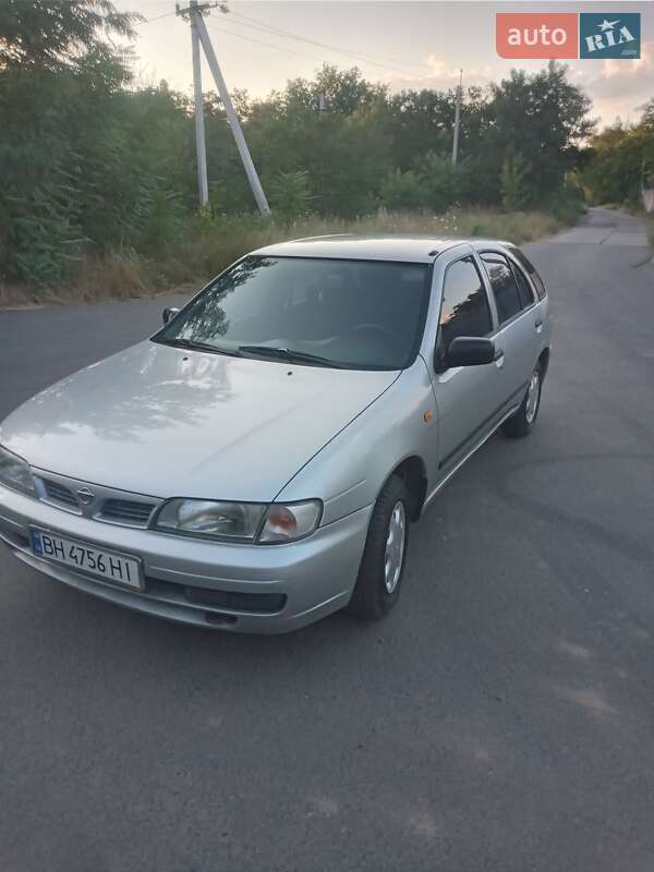 Nissan Almera (1996)