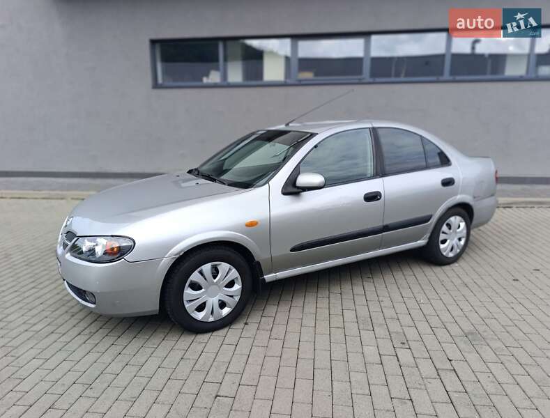 Nissan Almera (2005)