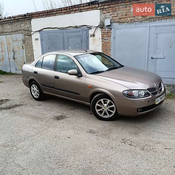 Nissan Almera (2005)