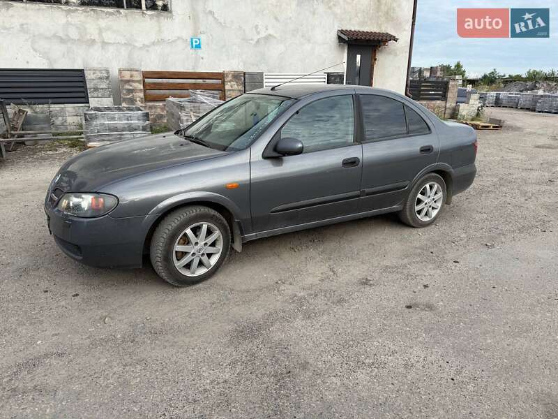 Nissan Almera (2005)