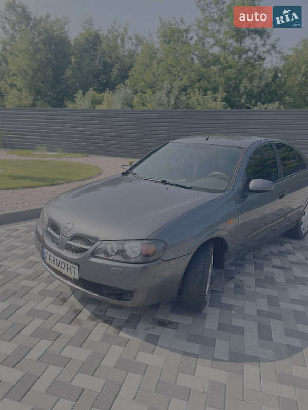 Nissan Almera (2003)