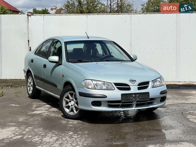Nissan Almera (2002)