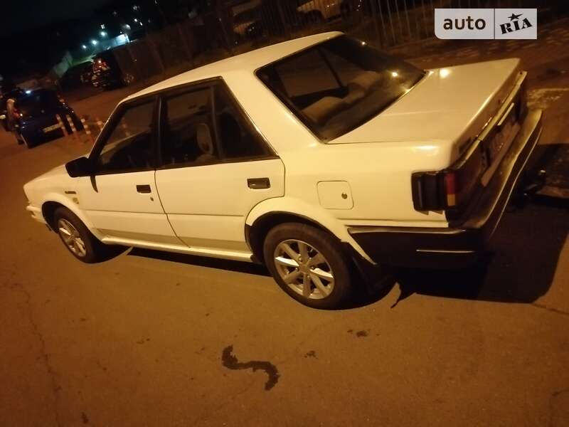 Nissan Bluebird (1988)