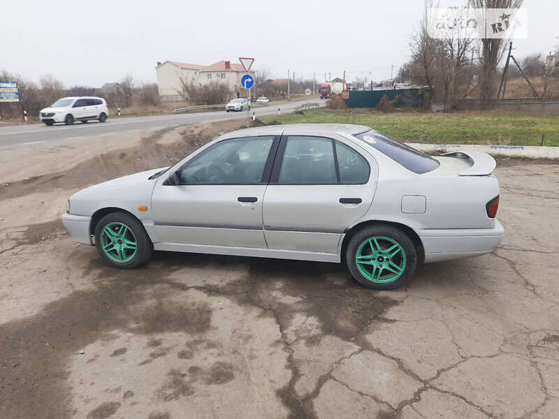 Nissan Primera (1993)