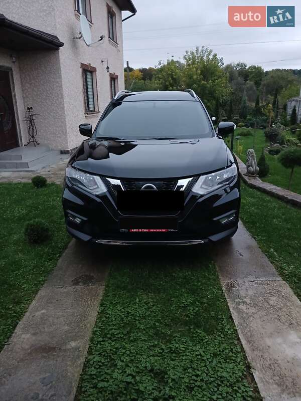 Nissan Rogue (2017)