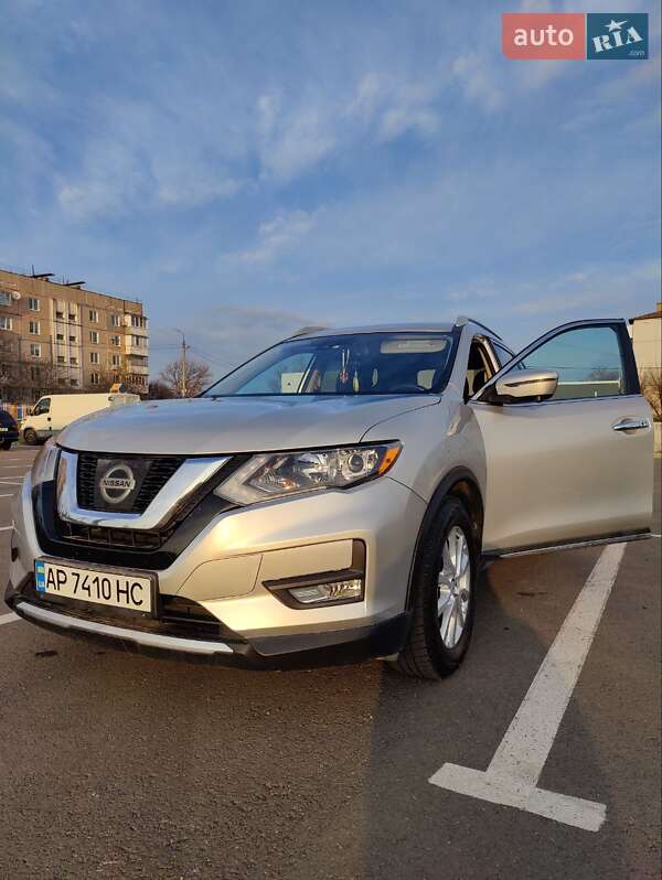 Nissan Rogue (2017)