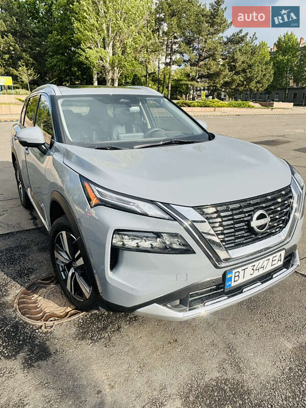 Nissan Rogue (2023)