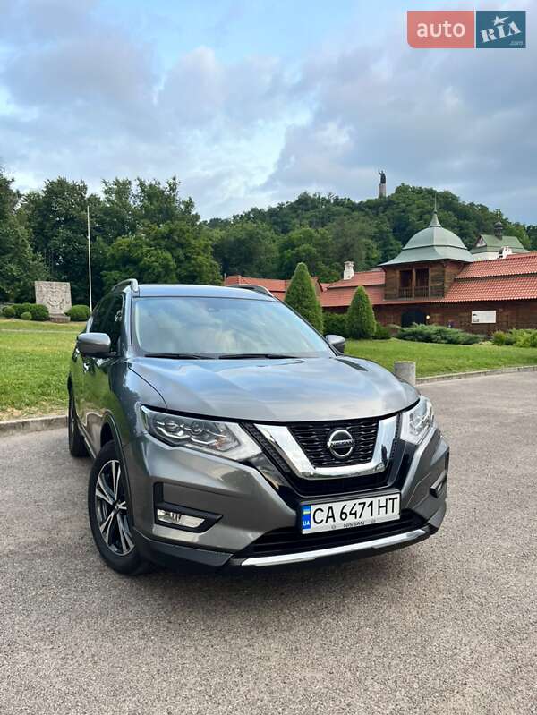 Nissan Rogue (2017)