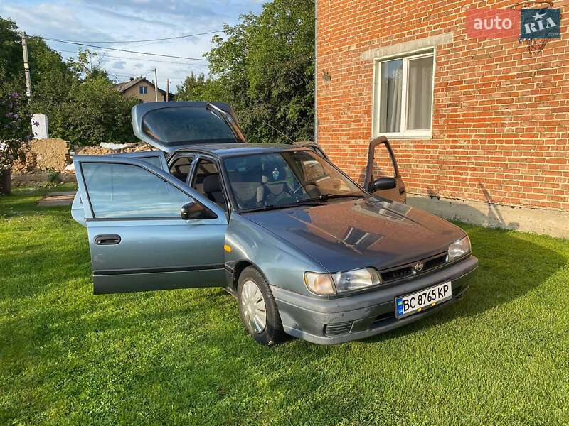 Nissan Sunny (1993)