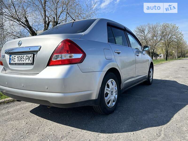 Nissan Tiida (2008)