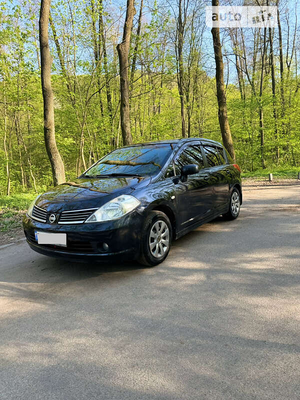 Nissan Tiida (2008)