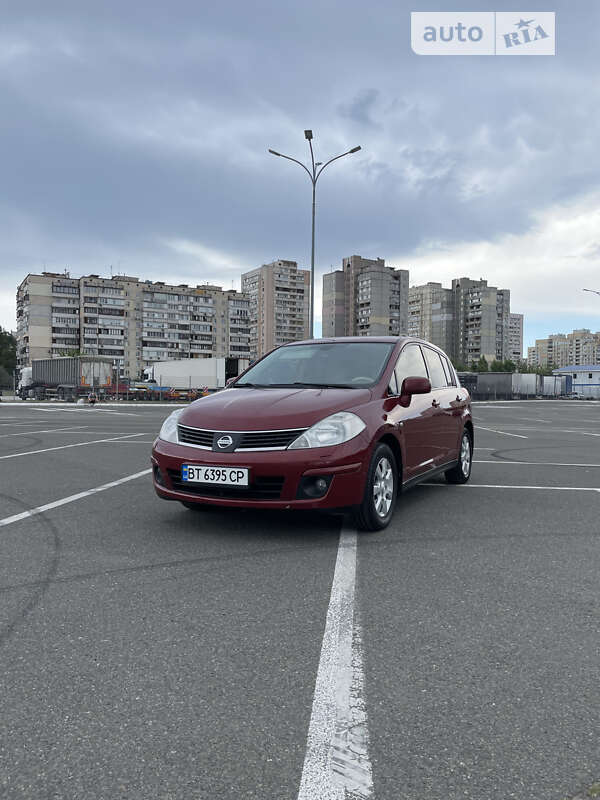 Nissan Tiida (2008)