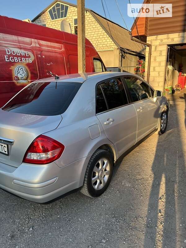Nissan Tiida (2008)