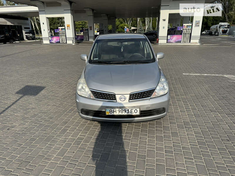 Nissan Tiida (2008)