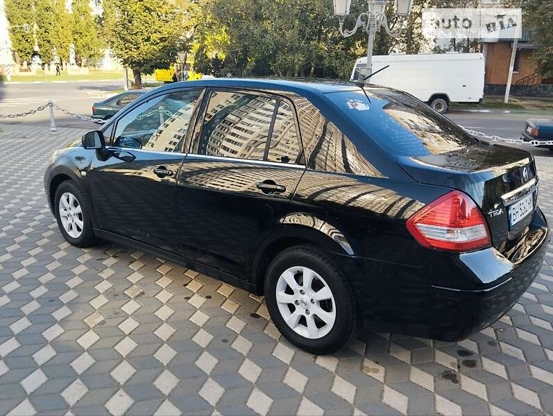 Nissan Tiida (2008)