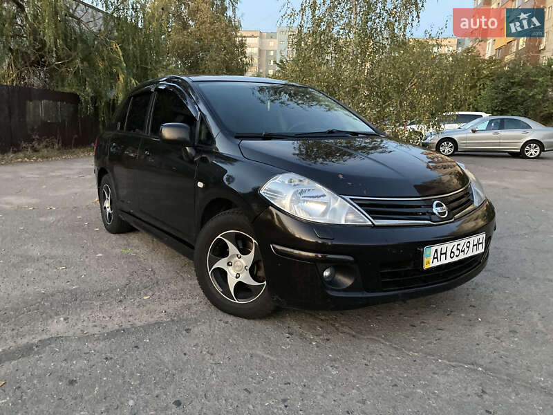 Nissan Tiida (2010)