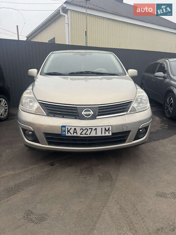 Nissan Tiida (2008)