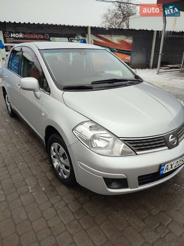 Nissan Tiida (2008)