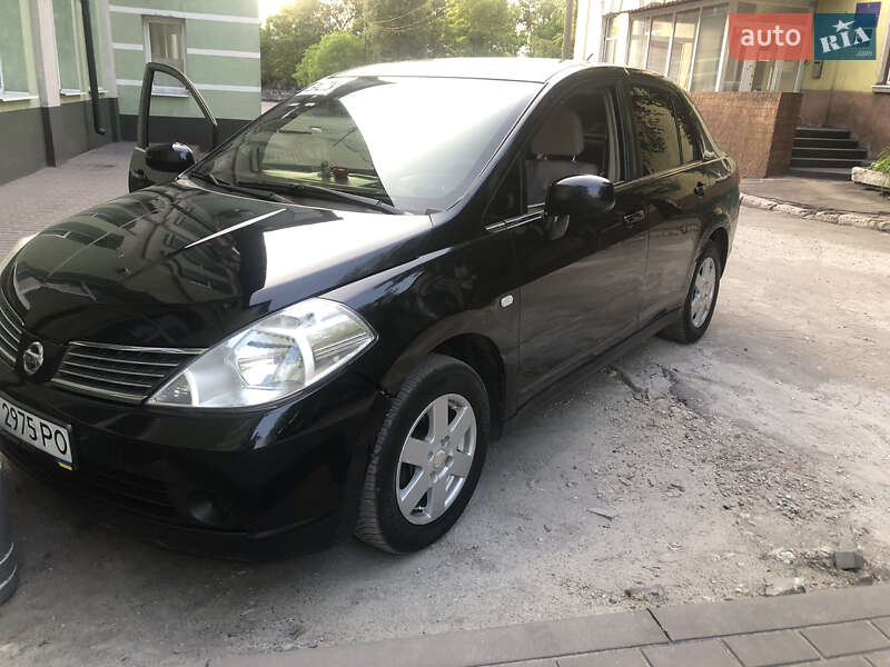 Nissan Tiida (2007)