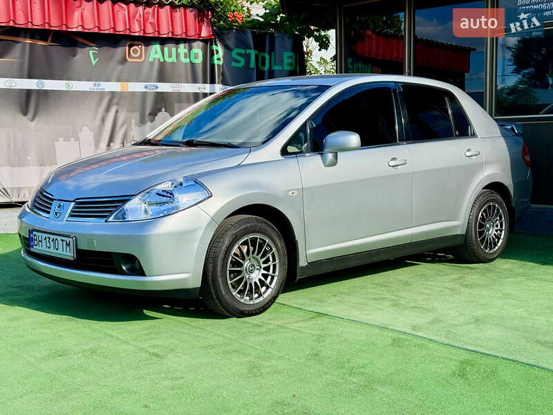 Nissan Tiida (2008)