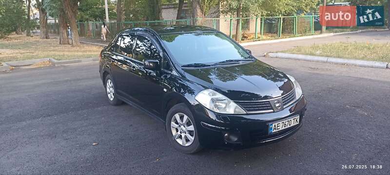 Nissan Tiida (2008)