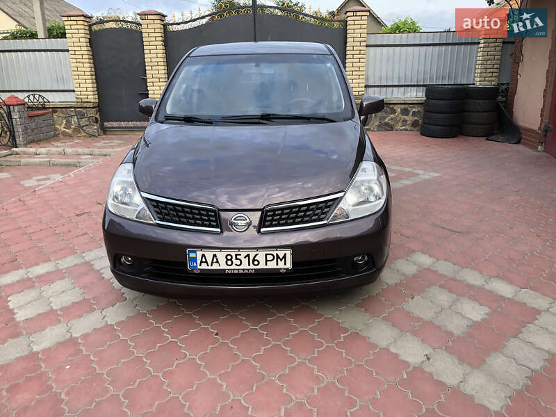 Nissan Tiida (2008)