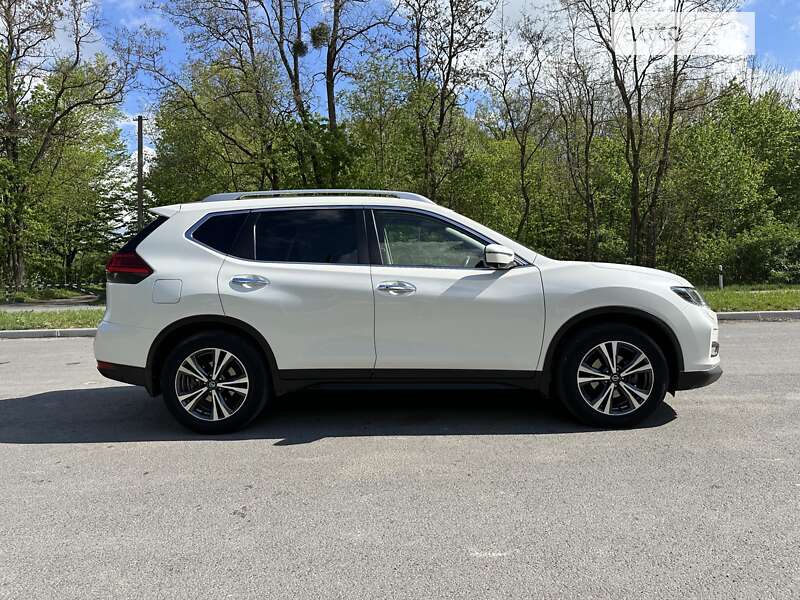 Nissan X-trail (2017)