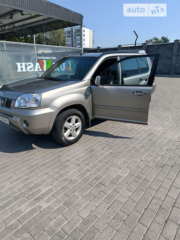 Nissan X-trail (2004)