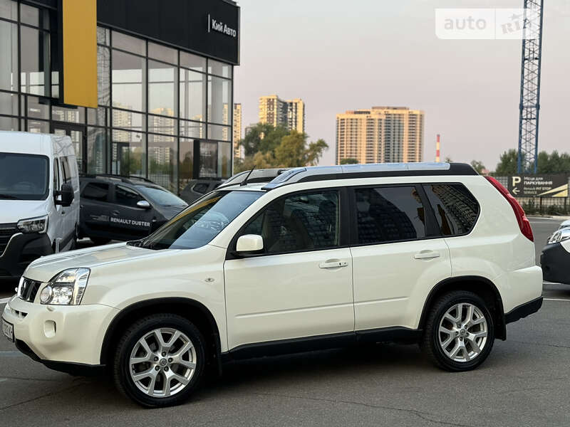 Nissan X-trail (2010)