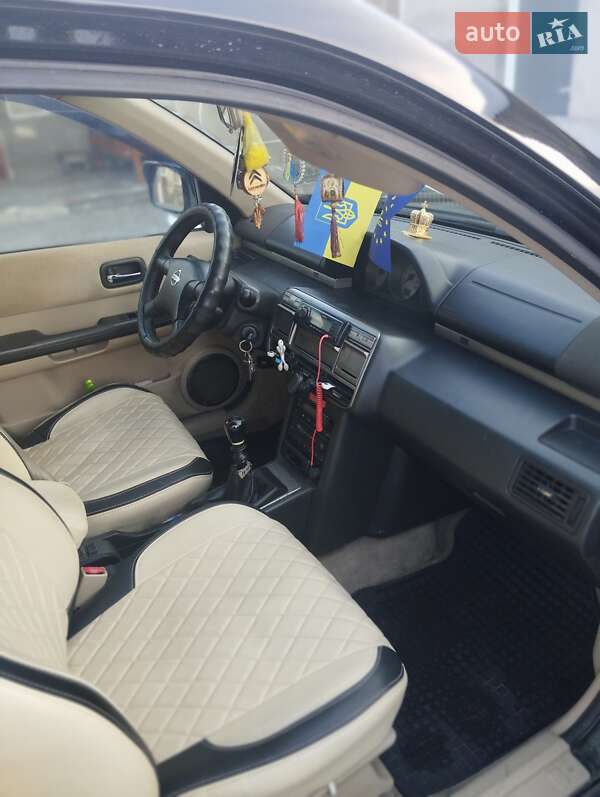 Nissan X-trail (2002)