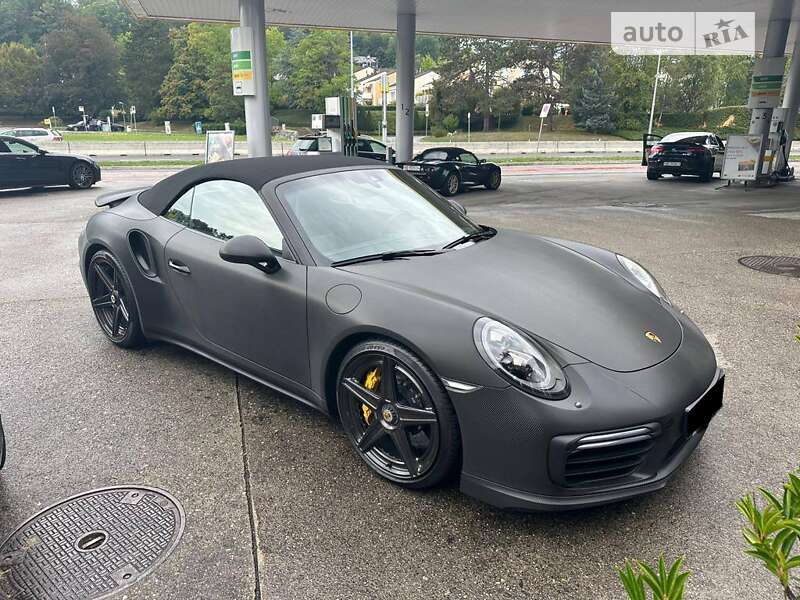 Porsche 911 turbo s (2016)