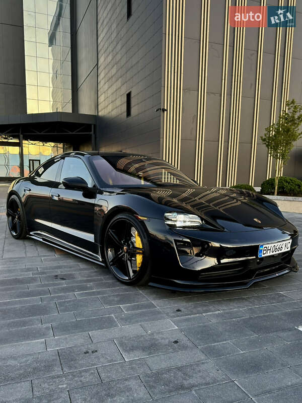 Porsche Taycan (2020)