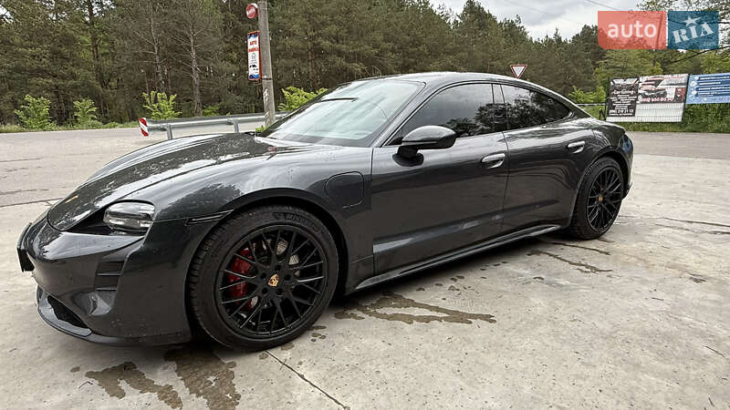 Porsche Taycan (2021)