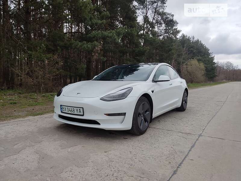 Tesla Model 3 (2021)