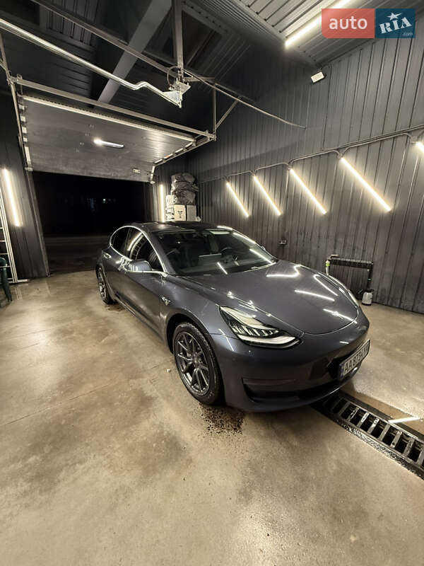 Tesla Model 3 (2017)