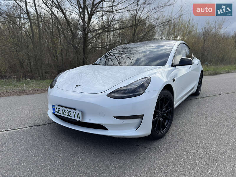 Tesla Model 3 (2019)