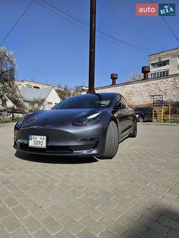Tesla Model 3 (2022)
