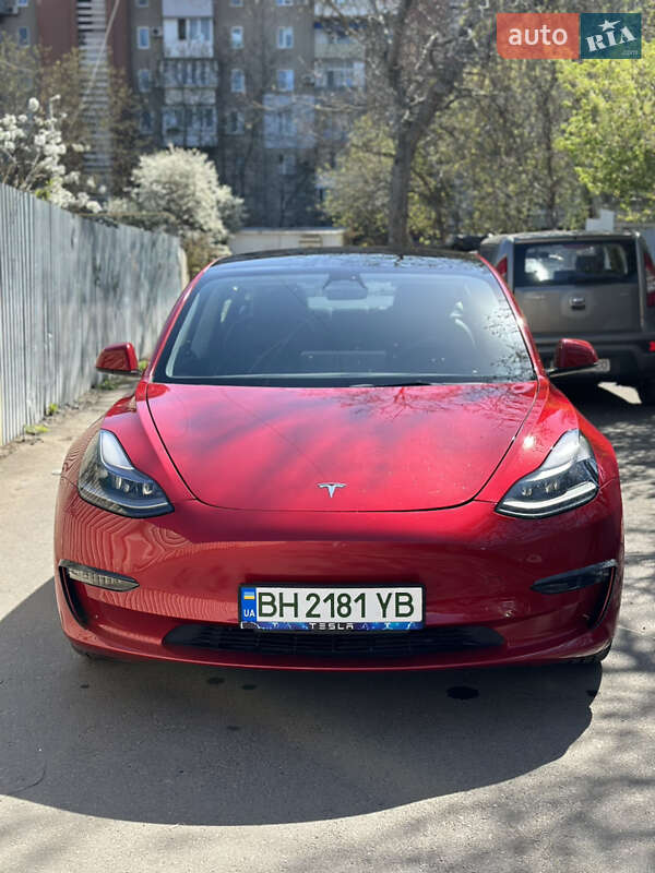 Tesla Model 3 (2023)