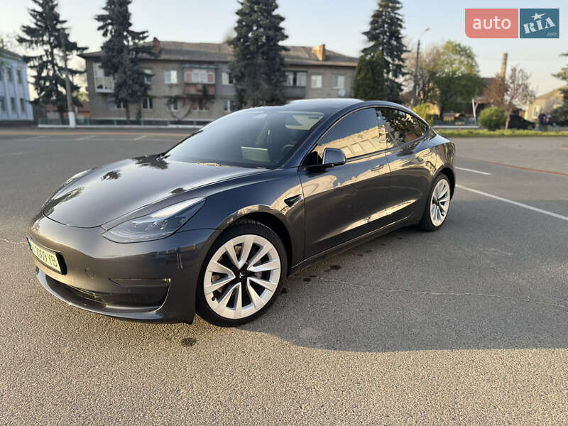 Tesla Model 3 (2021)