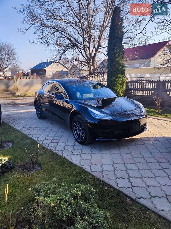 Tesla Model 3 (2019)