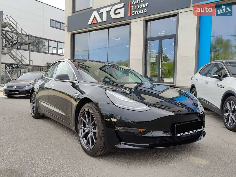 Tesla Model 3 (2019)