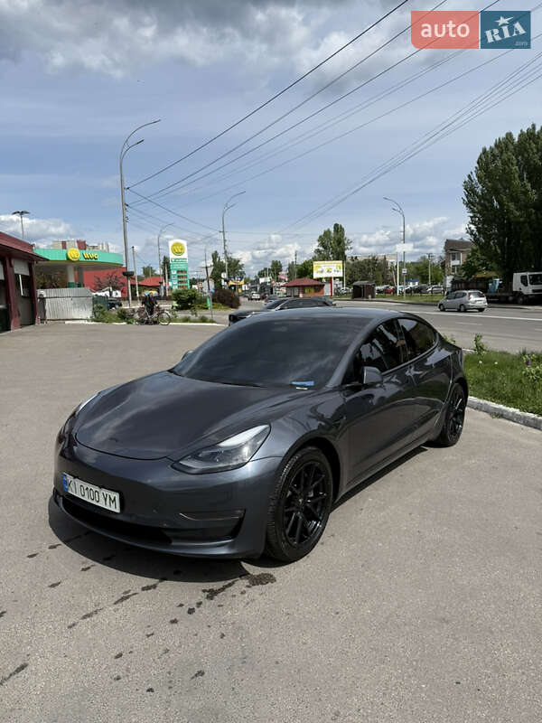 Tesla Model 3 (2022)
