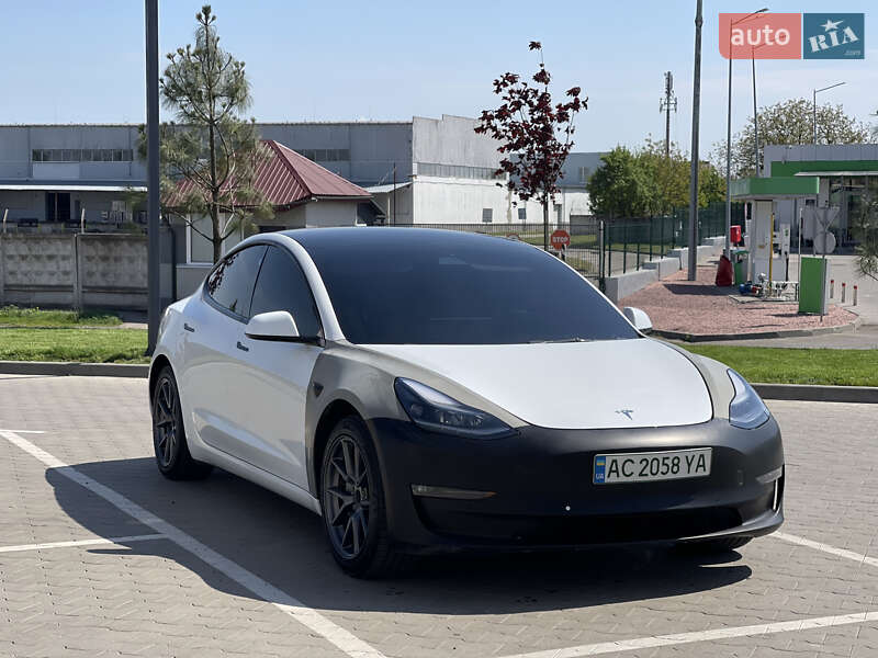 Tesla Model 3 (2021)