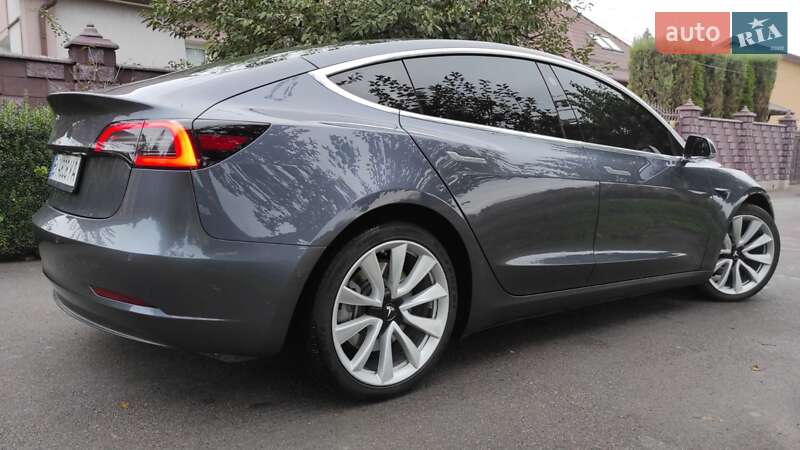 Tesla Model 3 (2018)
