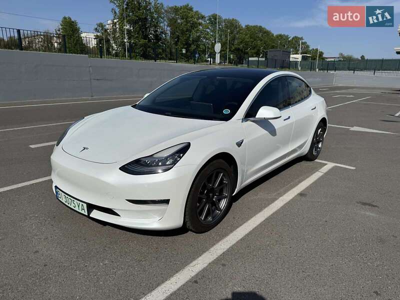 Tesla Model 3 (2019)